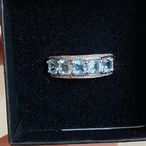 Jewelry - Gorgeous Blue Topaz Ring Size 7